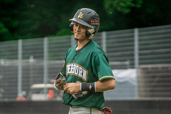 Shotaro Usui at the plate during a game, standing in the batter’s box and preparing to swing at a pitch.
