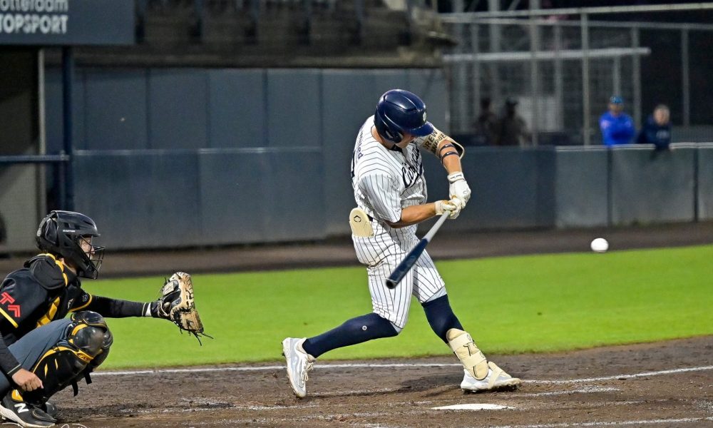 Drew Janssen hitting for the Rotterdam Neptunus in the honkbal Hoodklasse (dutch major league)