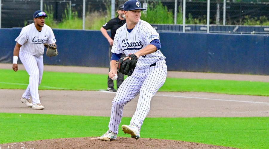 Drew Janssen pitching for the Rotterdam Neptunus in the honkbal Hoodklasse (dutch major league)