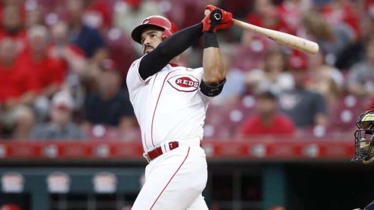 Eugenio Suárez Signs with Cincinnati Reds