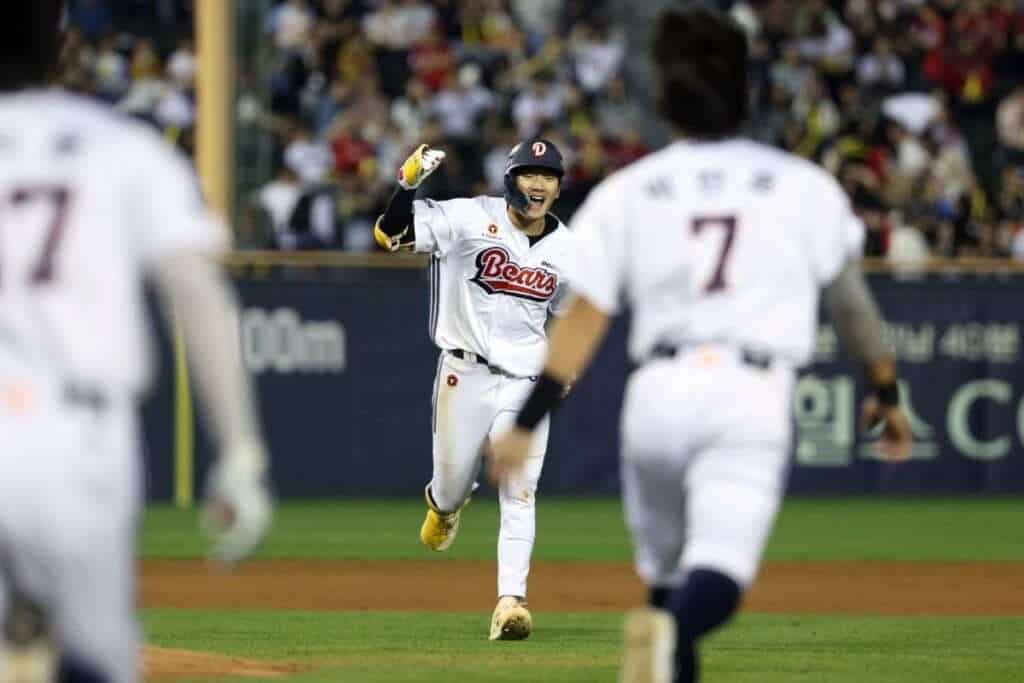 Ahn Jae-seok celebrates his walk-off single for the Doosan Bears against the KIA Tigers