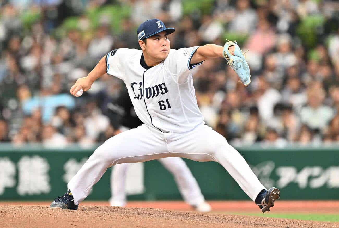 Kaima Taira pitches for the Saitama Seibu Lions at Belluna Dome during the 2026 NPB season