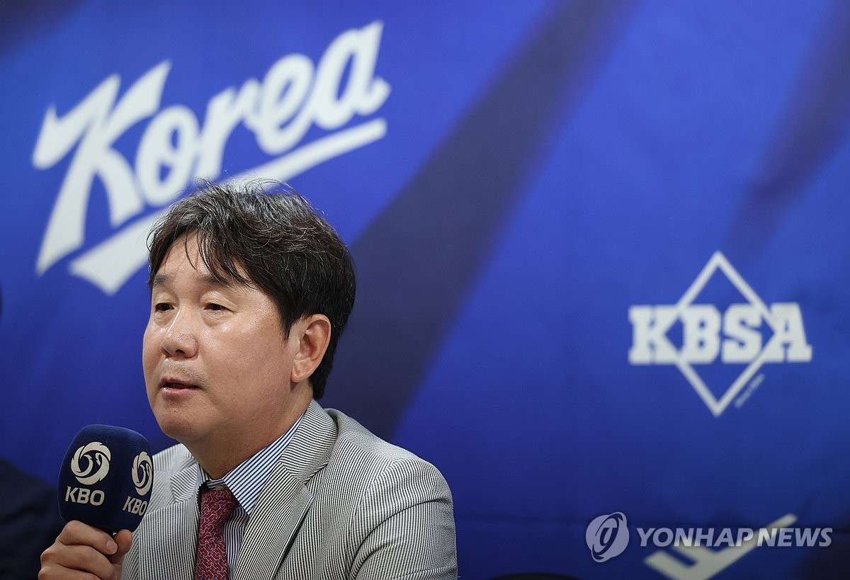 South Korea baseball manager Ryu Ji-hyun at the 2026 Asian Games roster announcement in Seoul