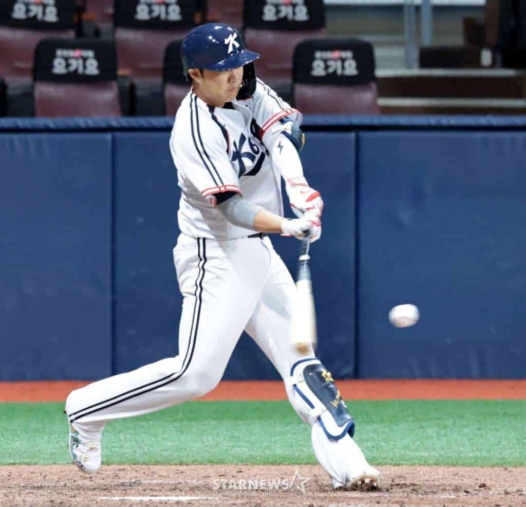 Park Jun-soon bats for South Korea during an Asian Games baseball tune-up against Sangmu in Seoul