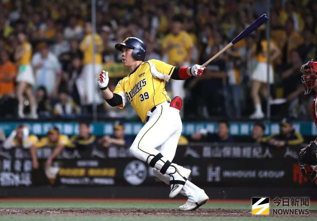 Chan Tzu-hsien of the CTBC Brothers during the decisive 11th-inning play against the Wei Chuan Dragons in the 2026 Taiwan Series