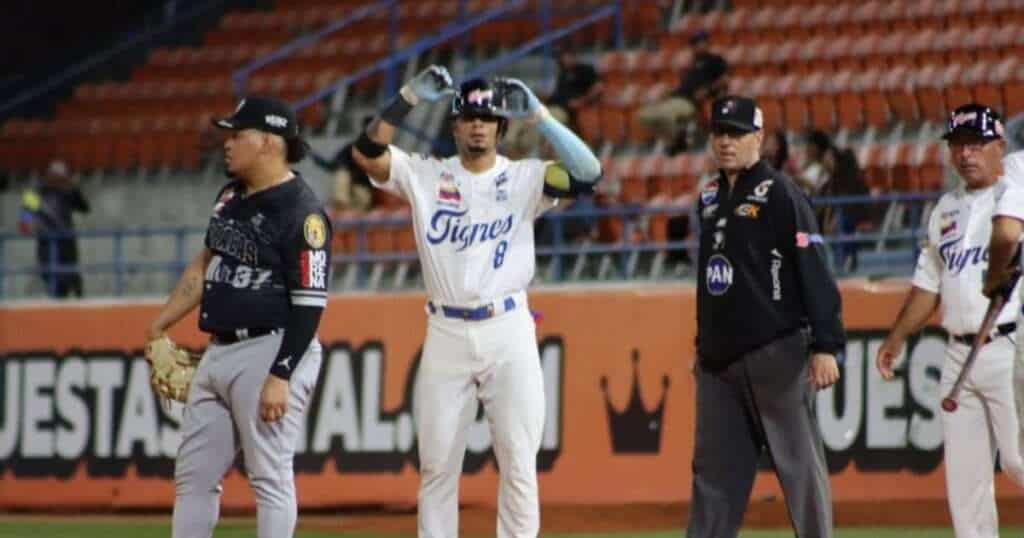 Gorkys Hernández of Tigres de Aragua stands on base during an LVBP game