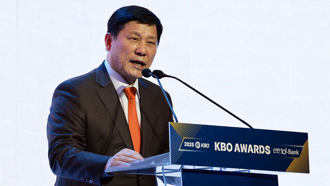 KBO commissioner Heo Koo-young, nominated by the league board for a third term