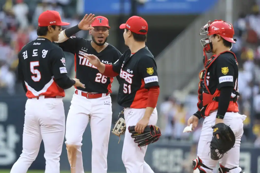 KIA Tigers players celebrate a 2026 victory over the LG Twins at Jamsil Baseball Stadium