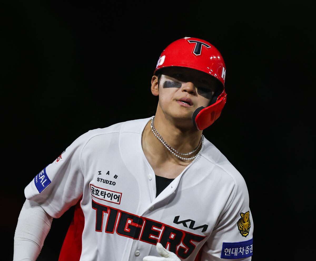 KIA Tigers third baseman Kim Do-yeong runs during a 2026 KBO League game