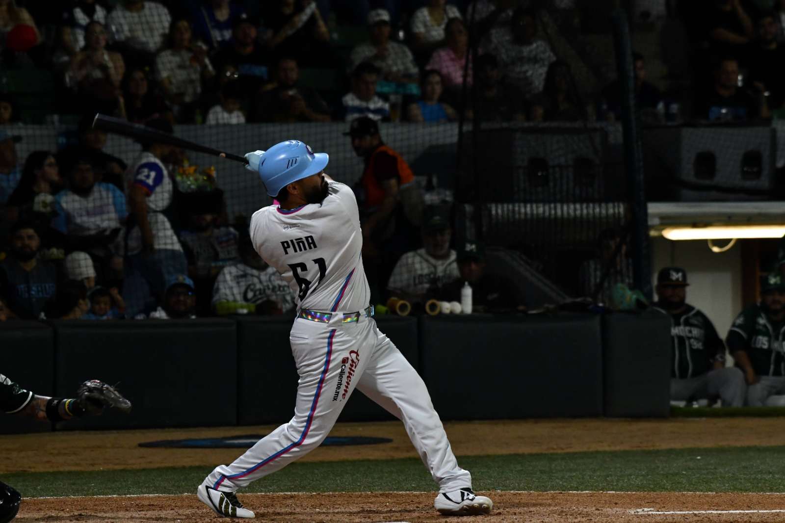 Orlando Piña batting in the Mexican Pacific League before his October 2026 return to Venados de Mazatlán