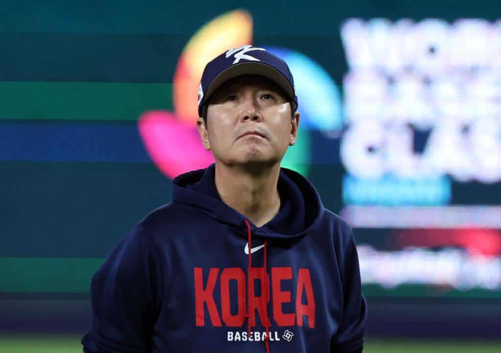 Ryu Ji-hyun wearing South Korea baseball team gear before becoming Hanwha Eagles manager
