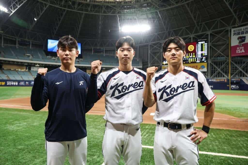 South Korea baseball players Seong Young-tak, Park Jae-hyun and Kim Do-yeong celebrate in Korea uniforms