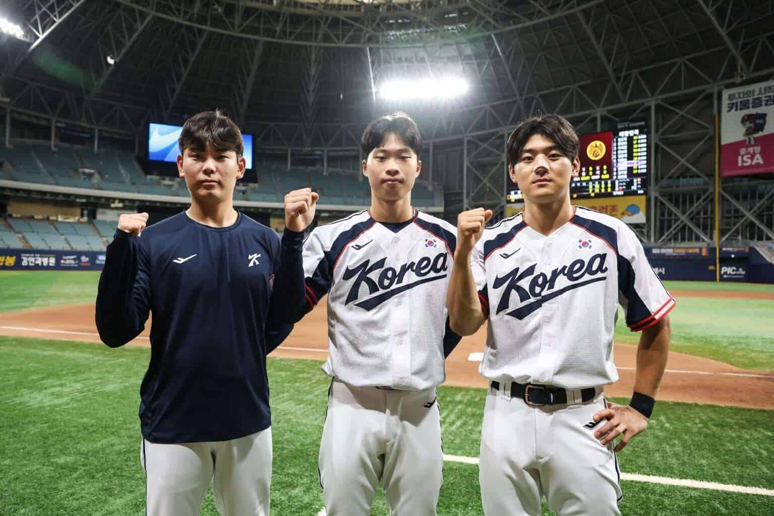 South Korea baseball players Seong Young-tak, Park Jae-hyun and Kim Do-yeong celebrate in Korea uniforms