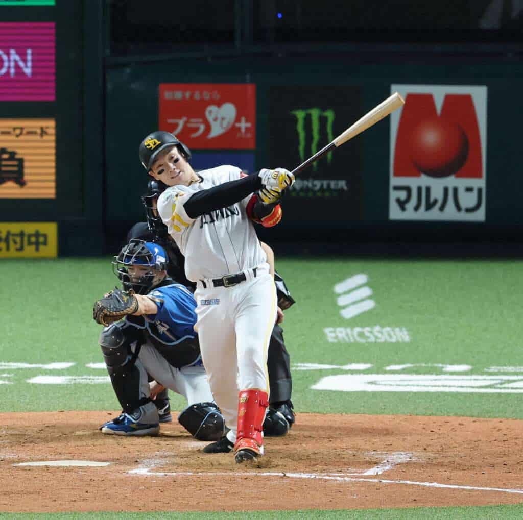 Tomoya Masaki hits a go-ahead two-run home run for the Fukuoka SoftBank Hawks against the Hokkaido Nippon-Ham Fighters