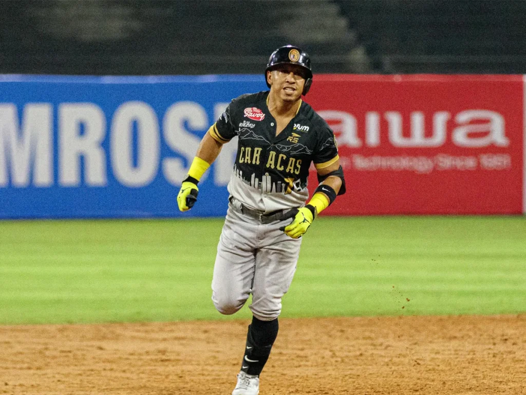 Wilfredo Tovar of Leones del Caracas running the bases in a black Caracas uniform